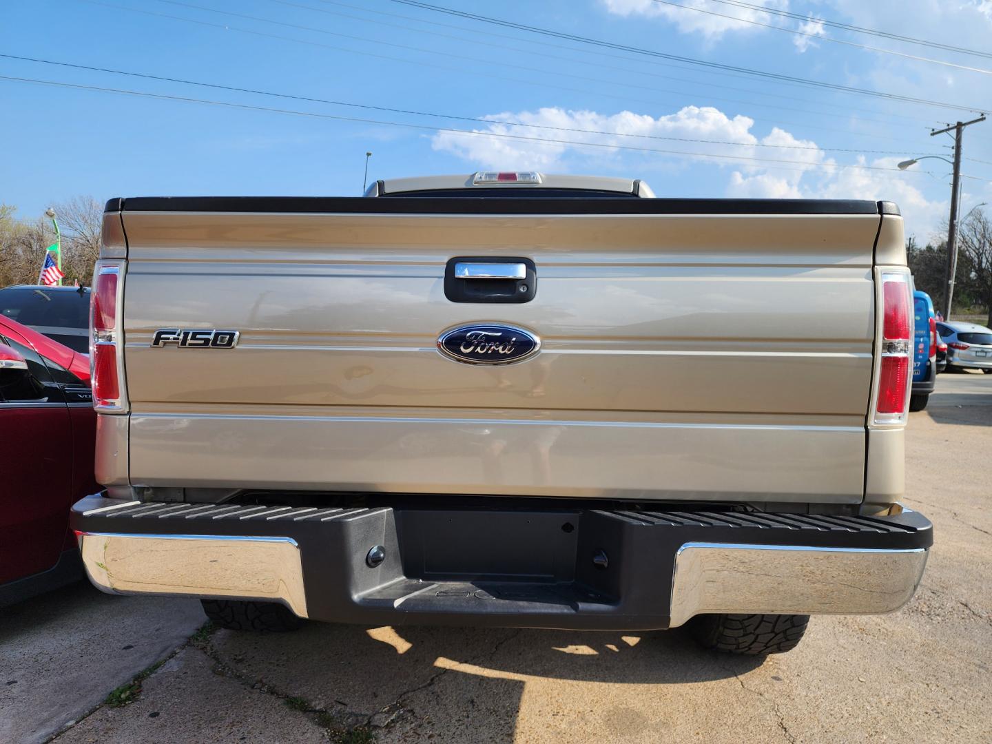 2010 GOLD Ford F-150 XLT (1FTEW1C81AF) , AUTO transmission, located at 2660 S.Garland Avenue, Garland, TX, 75041, (469) 298-3118, 32.885551, -96.655602 - Photo#4